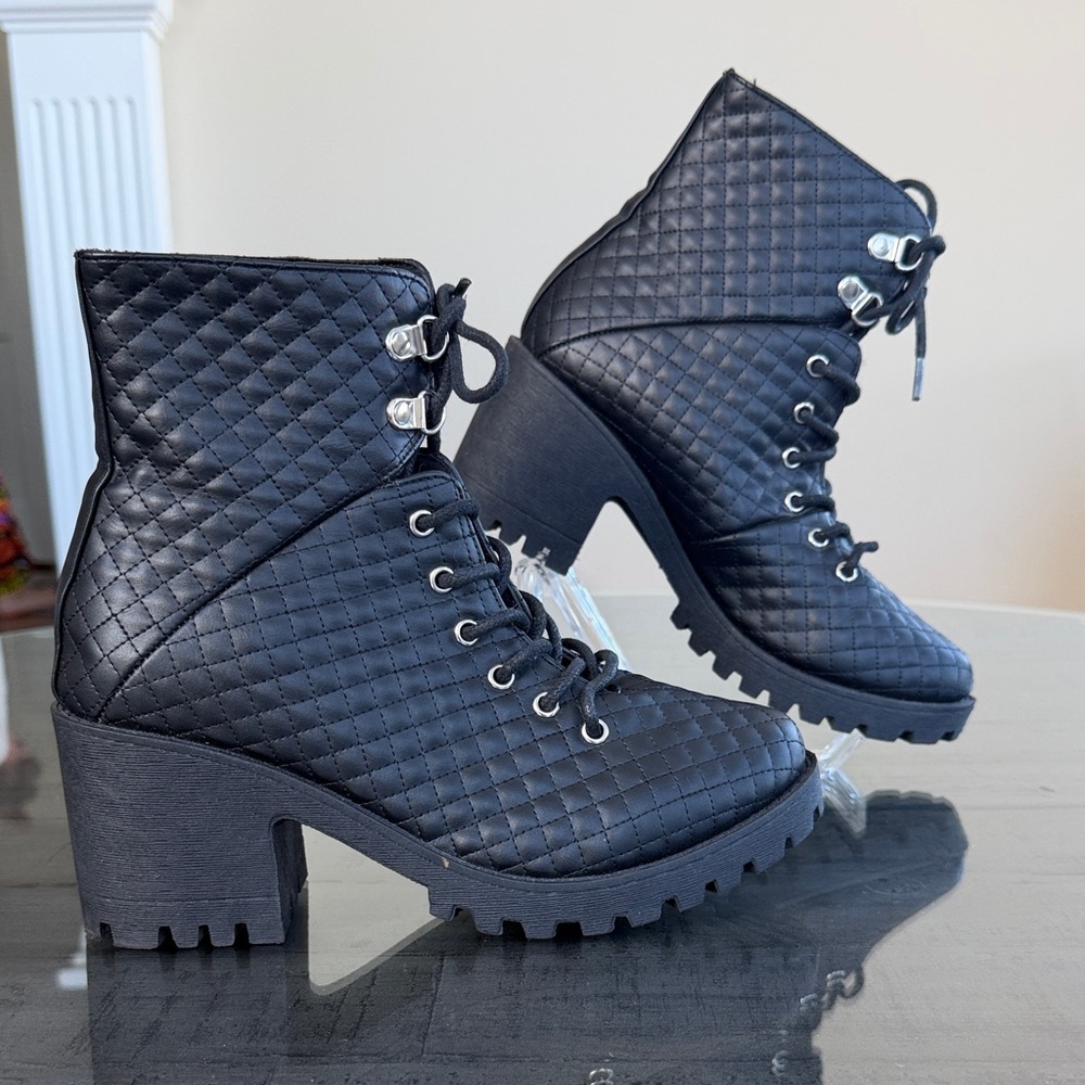 Wanted Amari Black Moto Quilted Lace Up‎ Boots. Womens Size 7.5